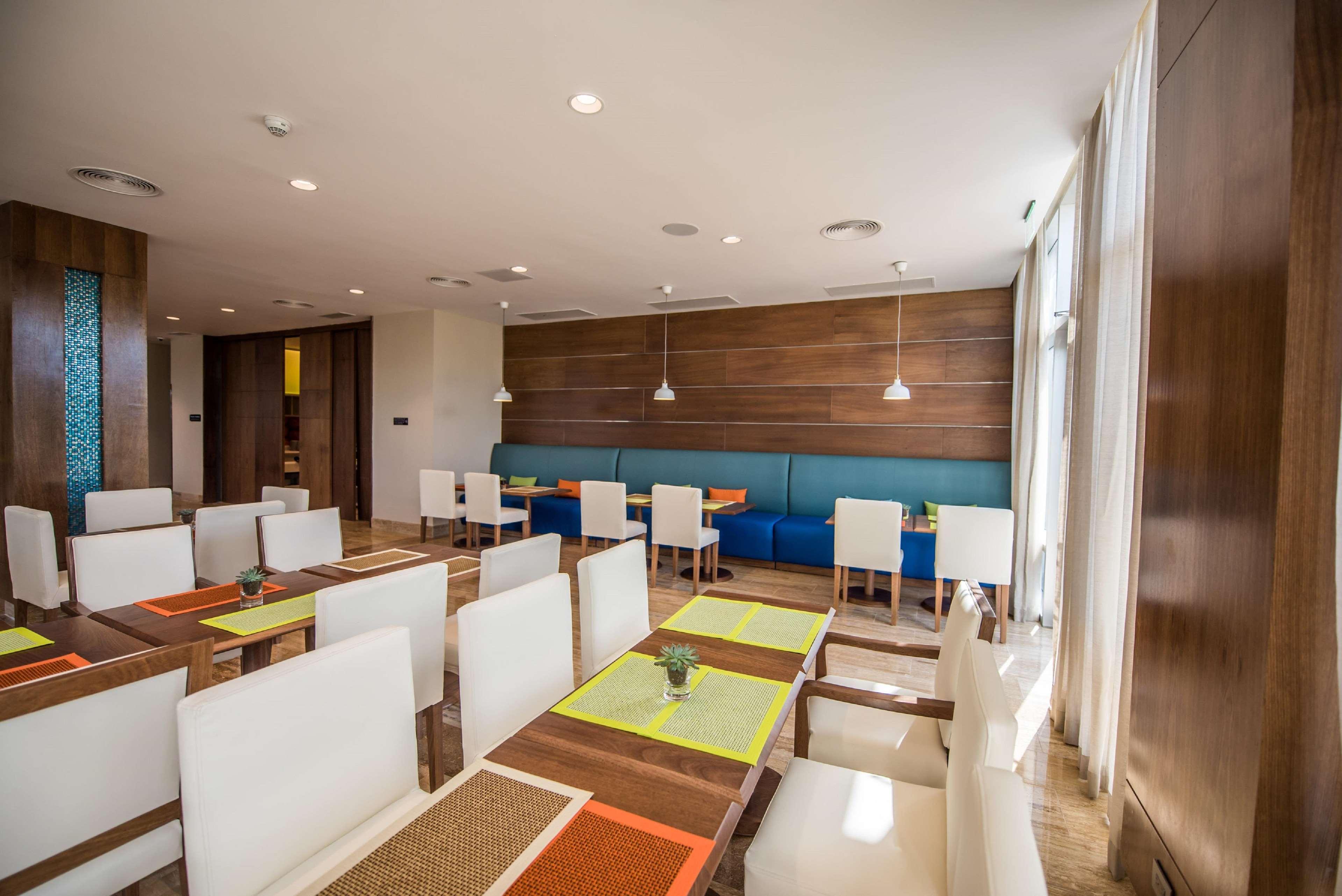 Hampton By Hilton Santo Domingo Airport Hotel โบกา ชิกา ภายนอก รูปภาพ