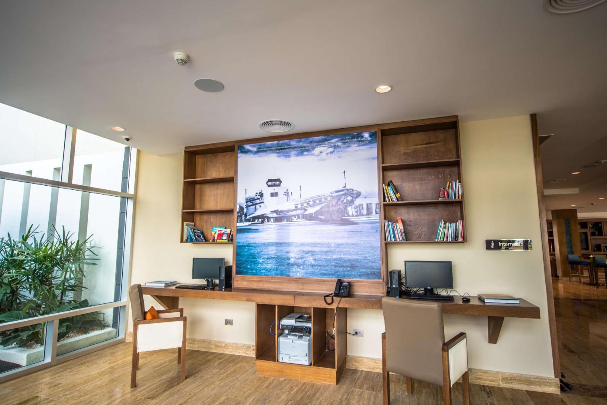 Hampton By Hilton Santo Domingo Airport Hotel โบกา ชิกา ภายนอก รูปภาพ