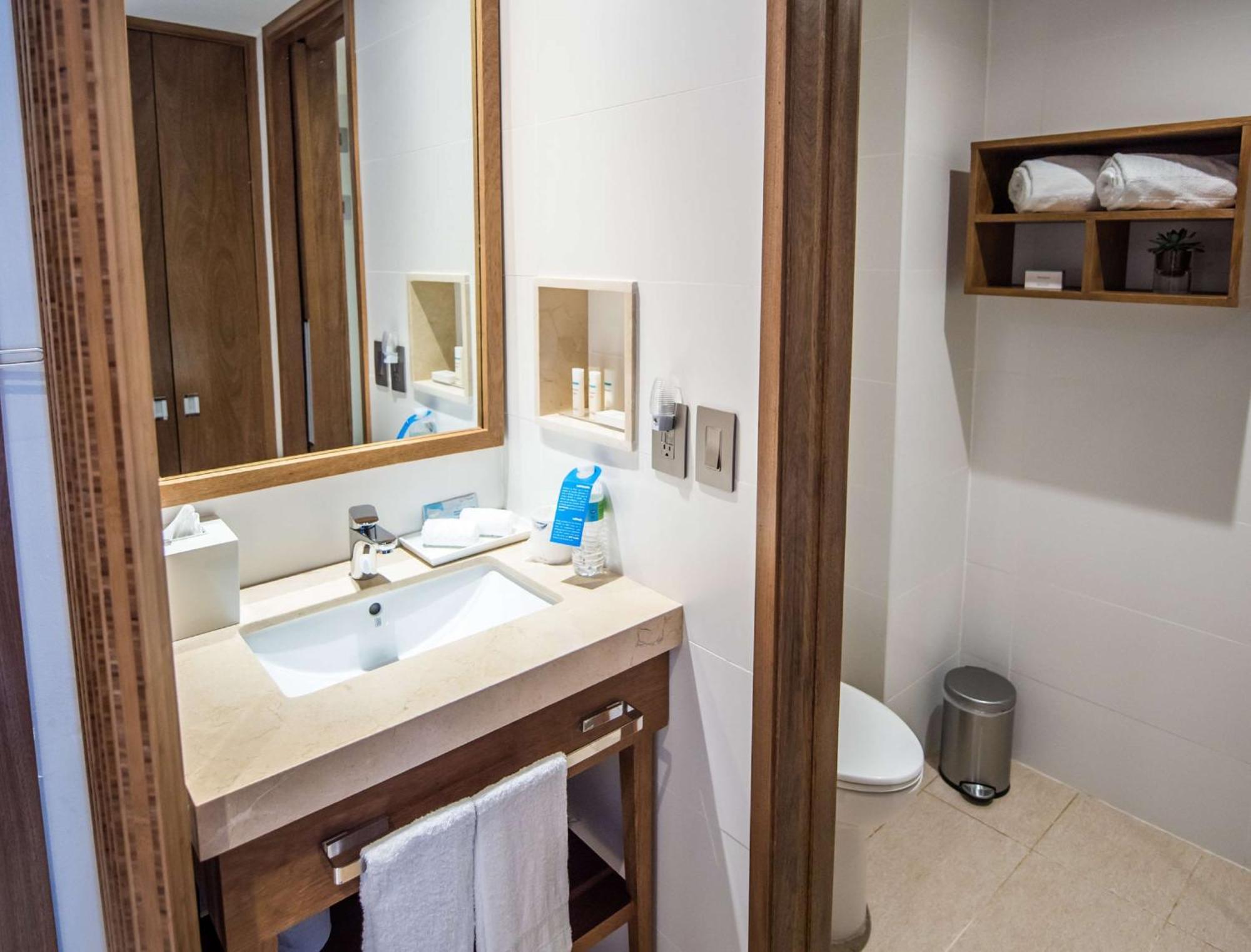 Hampton By Hilton Santo Domingo Airport Hotel โบกา ชิกา ภายนอก รูปภาพ