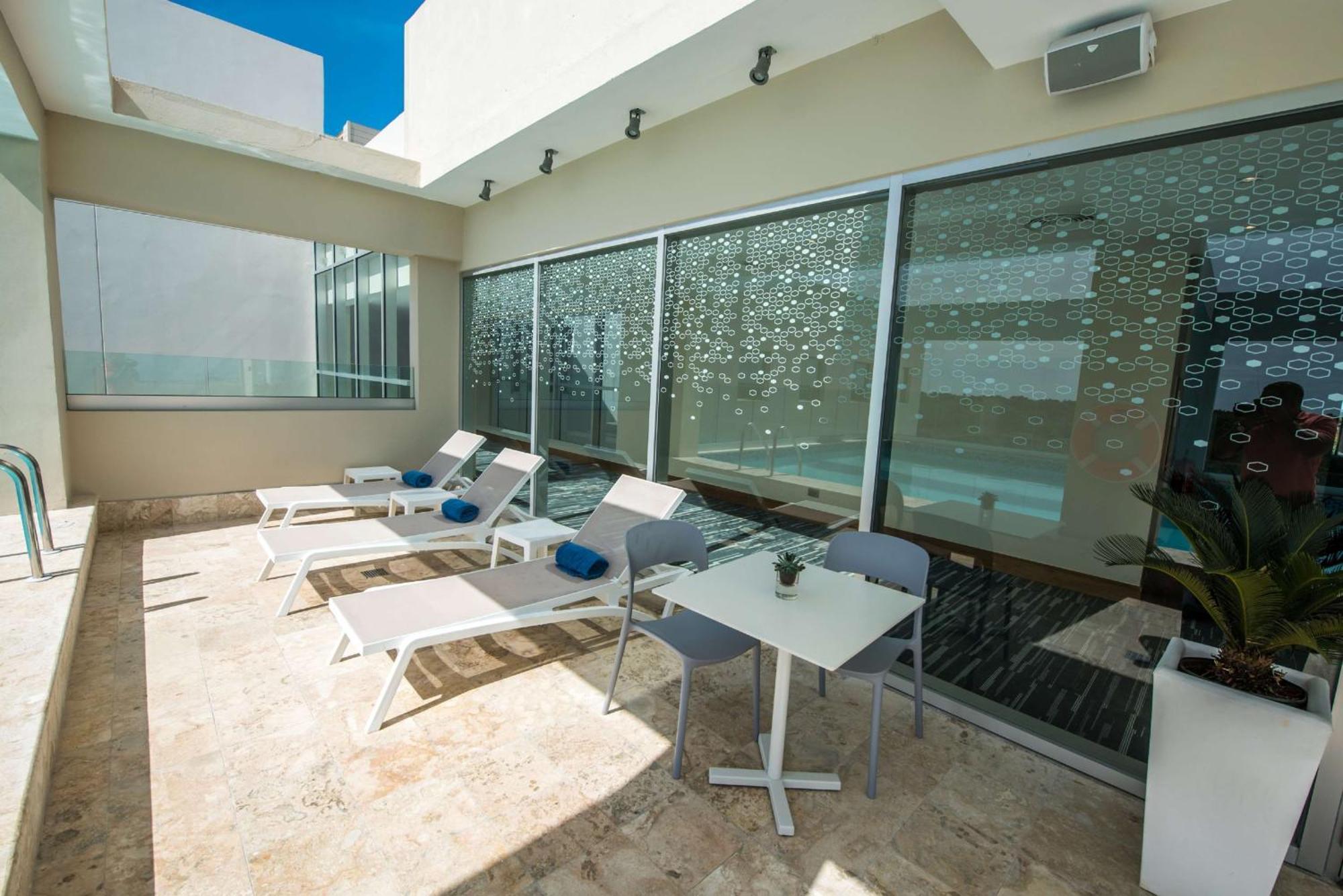 Hampton By Hilton Santo Domingo Airport Hotel โบกา ชิกา ภายนอก รูปภาพ