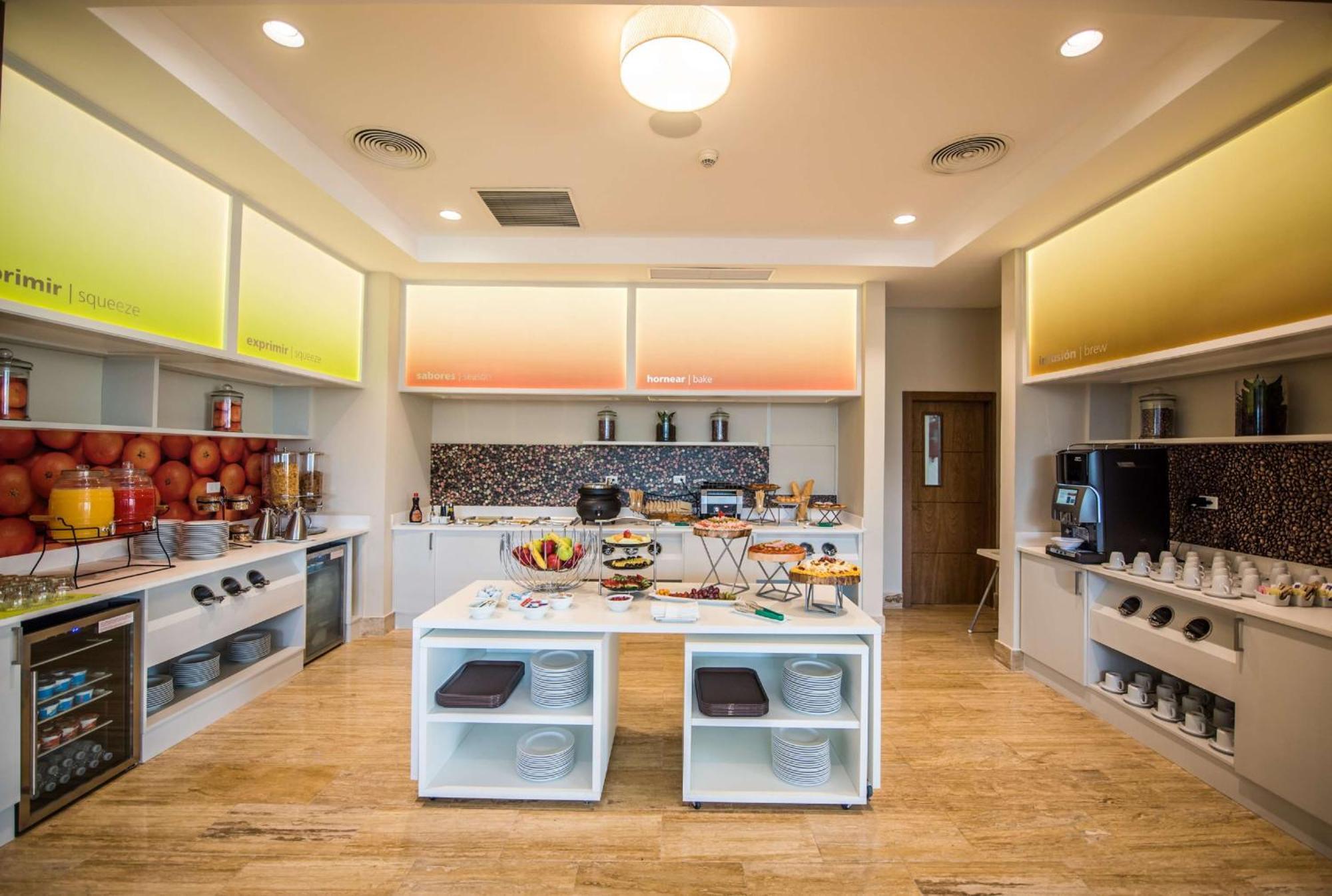 Hampton By Hilton Santo Domingo Airport Hotel โบกา ชิกา ภายนอก รูปภาพ