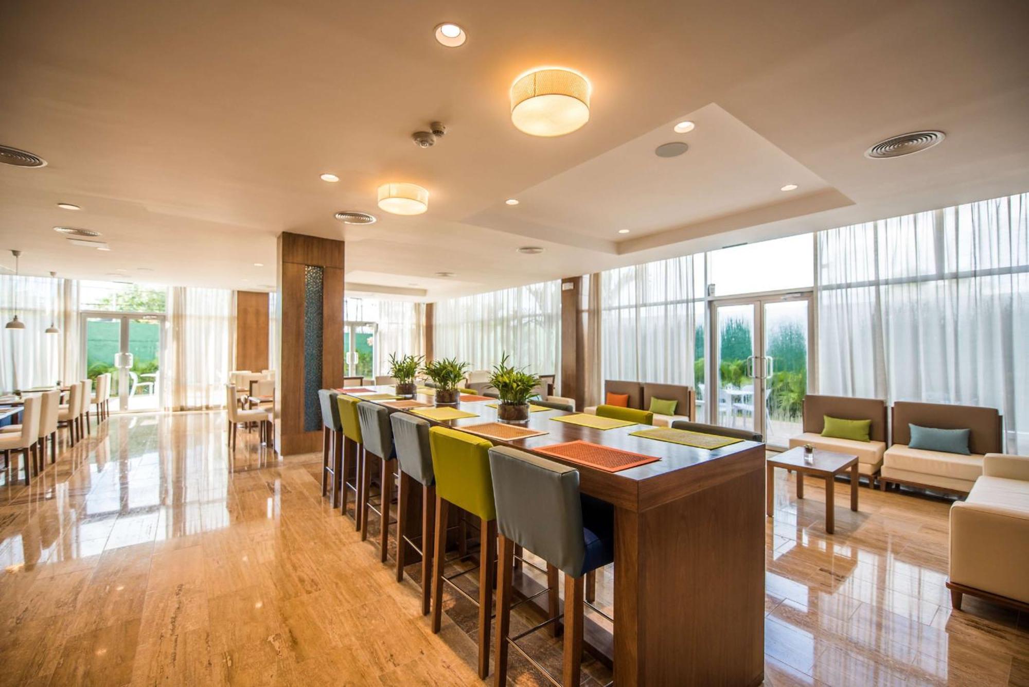 Hampton By Hilton Santo Domingo Airport Hotel โบกา ชิกา ภายนอก รูปภาพ